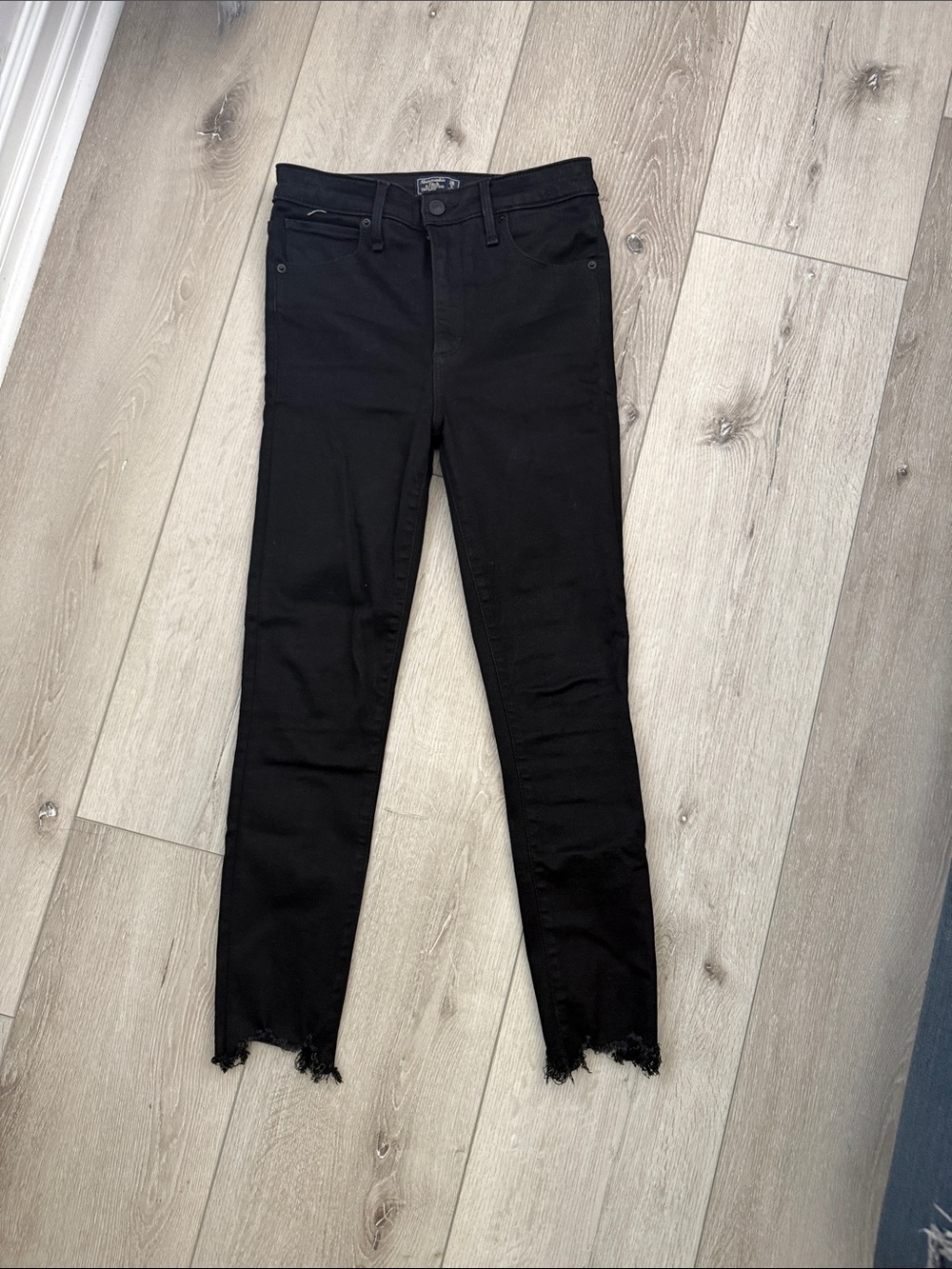 Abercrombie & Fitch Women's Black High-Rise Skinny Jeans w/Frayed Hem Size 26/2S